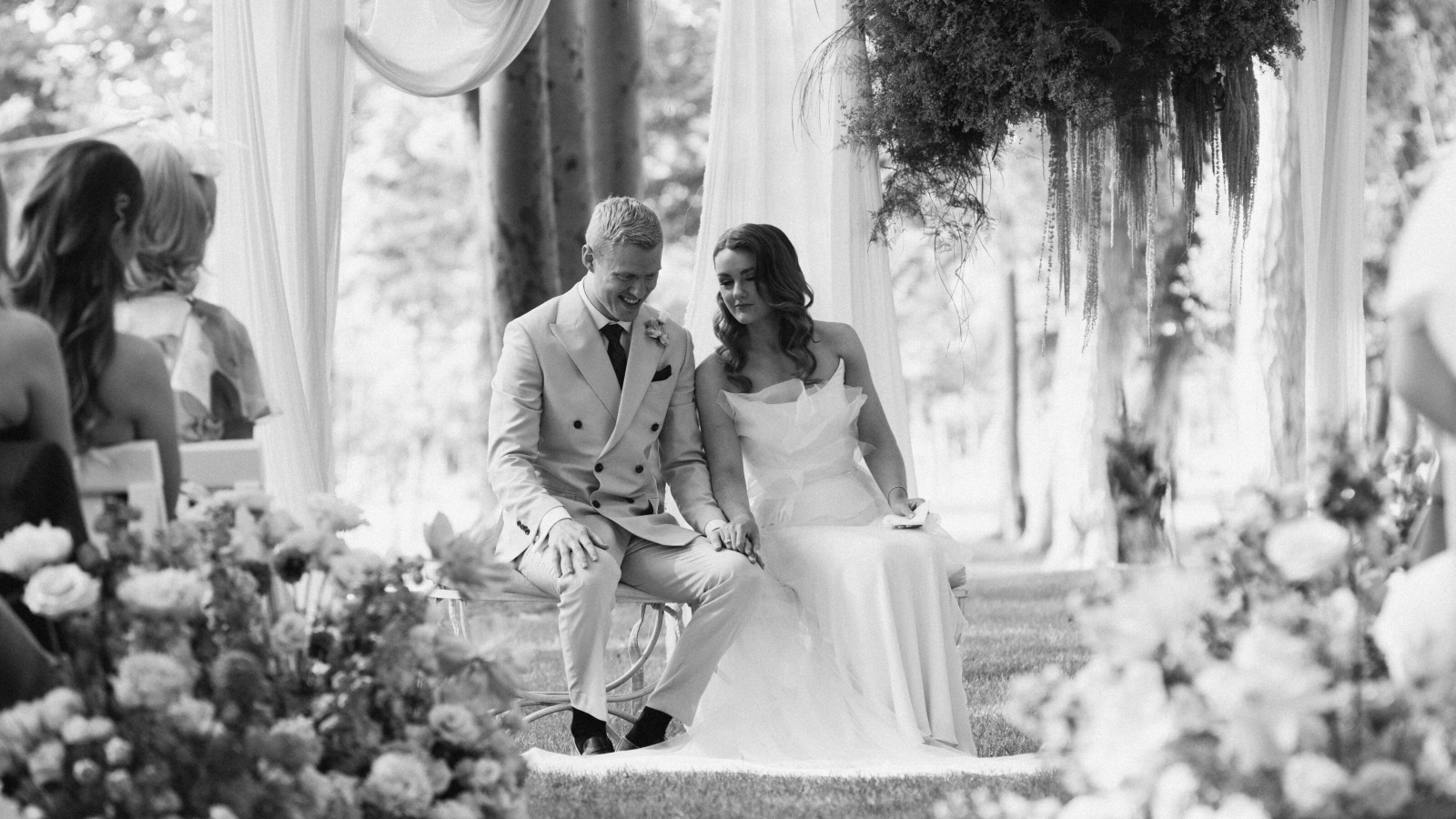 Wedding photographer in Barcelona at La Farinera with authentic style