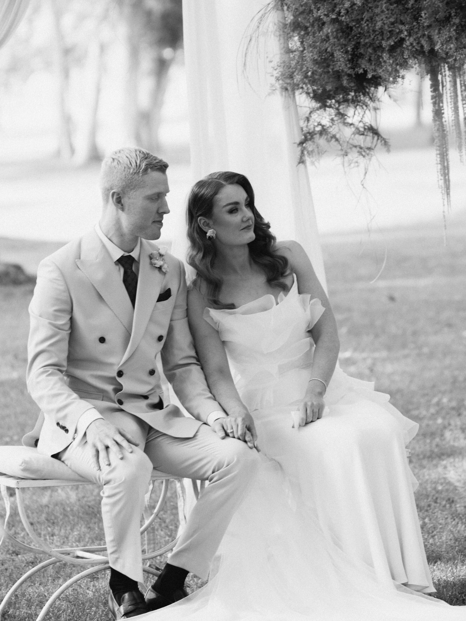 Wedding photographer in Barcelona at La Farinera with vintage style