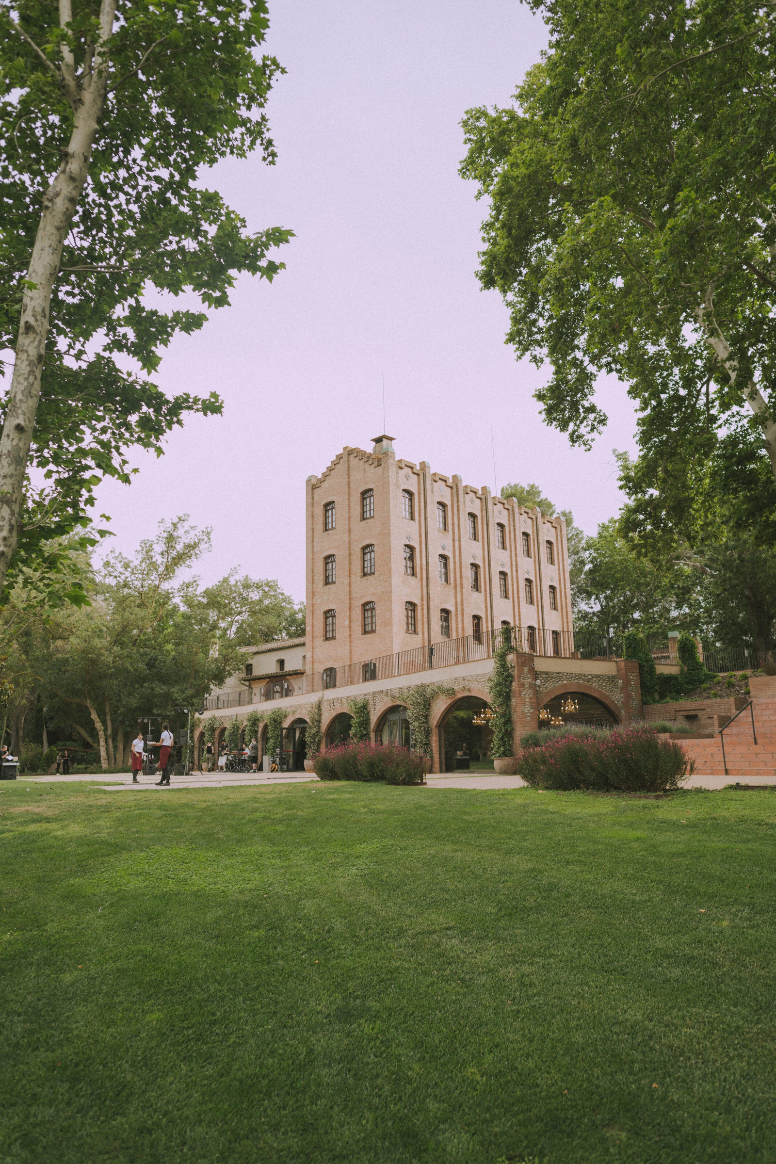 Wedding photographer in Barcelona at La Farinera with authentic wedding look Spain