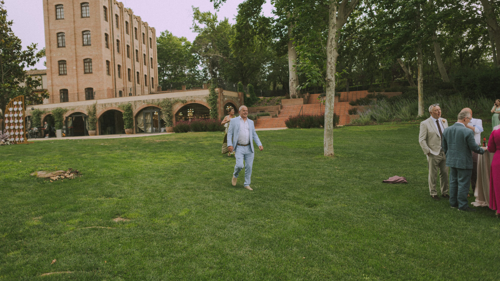 Wedding photographer in Barcelona at La Farinera with professional wedding photo