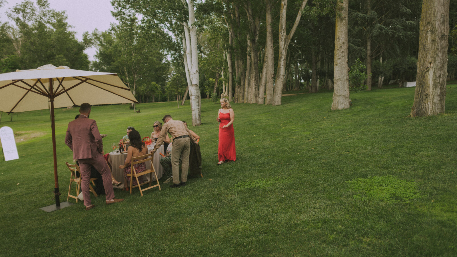 Wedding photographer in Barcelona at La Farinera with analog wedding photo
