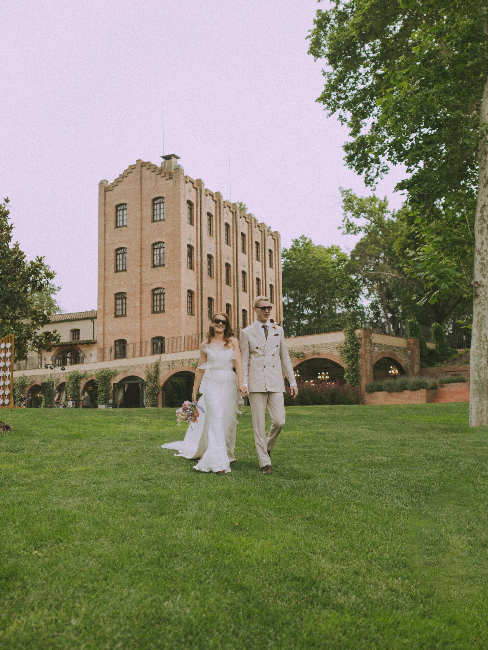 Wedding photographer in Barcelona at La Farinera with candid wedding photo