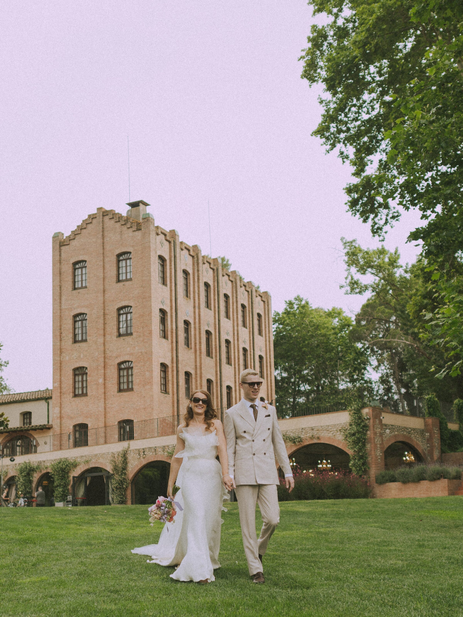 Wedding photographer in Barcelona at La Farinera with real wedding photo