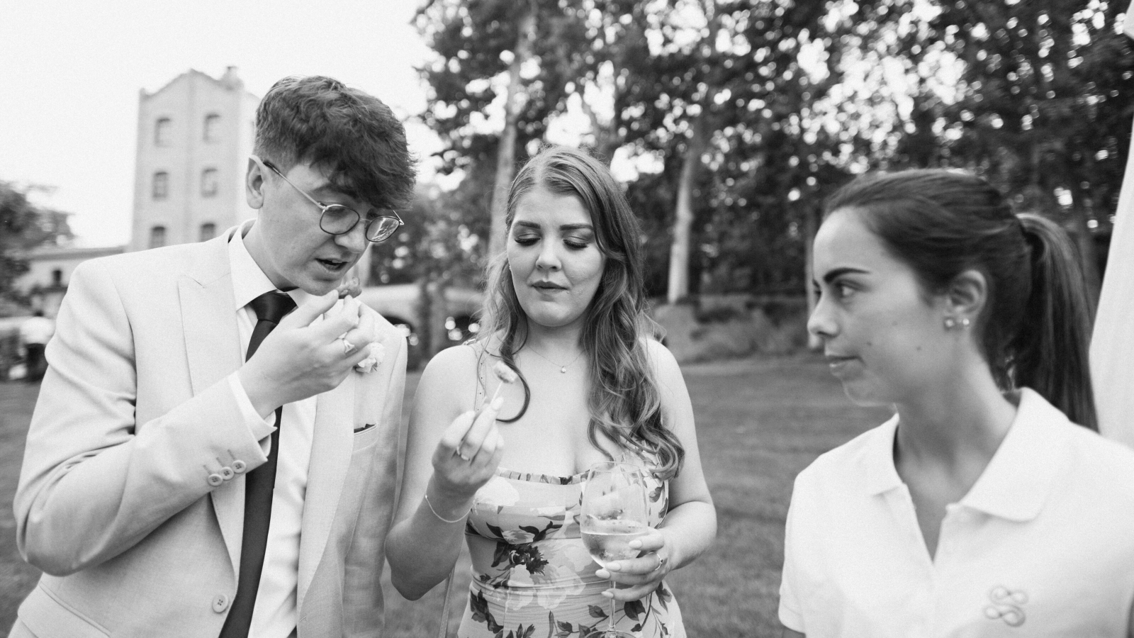 Wedding photographer in Barcelona at La Farinera with luxury wedding style