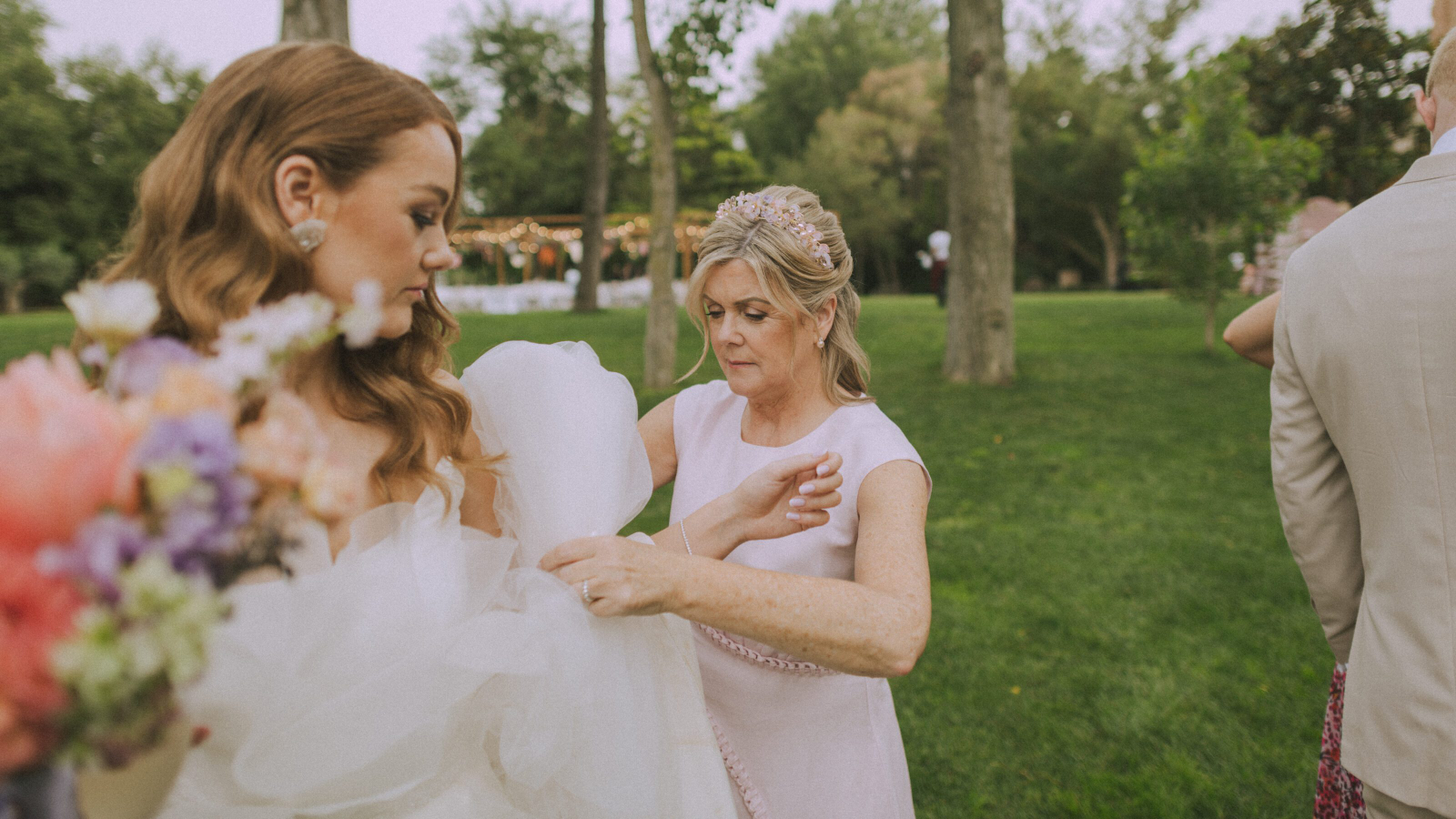Wedding photographer in Barcelona at La Farinera with candid approach