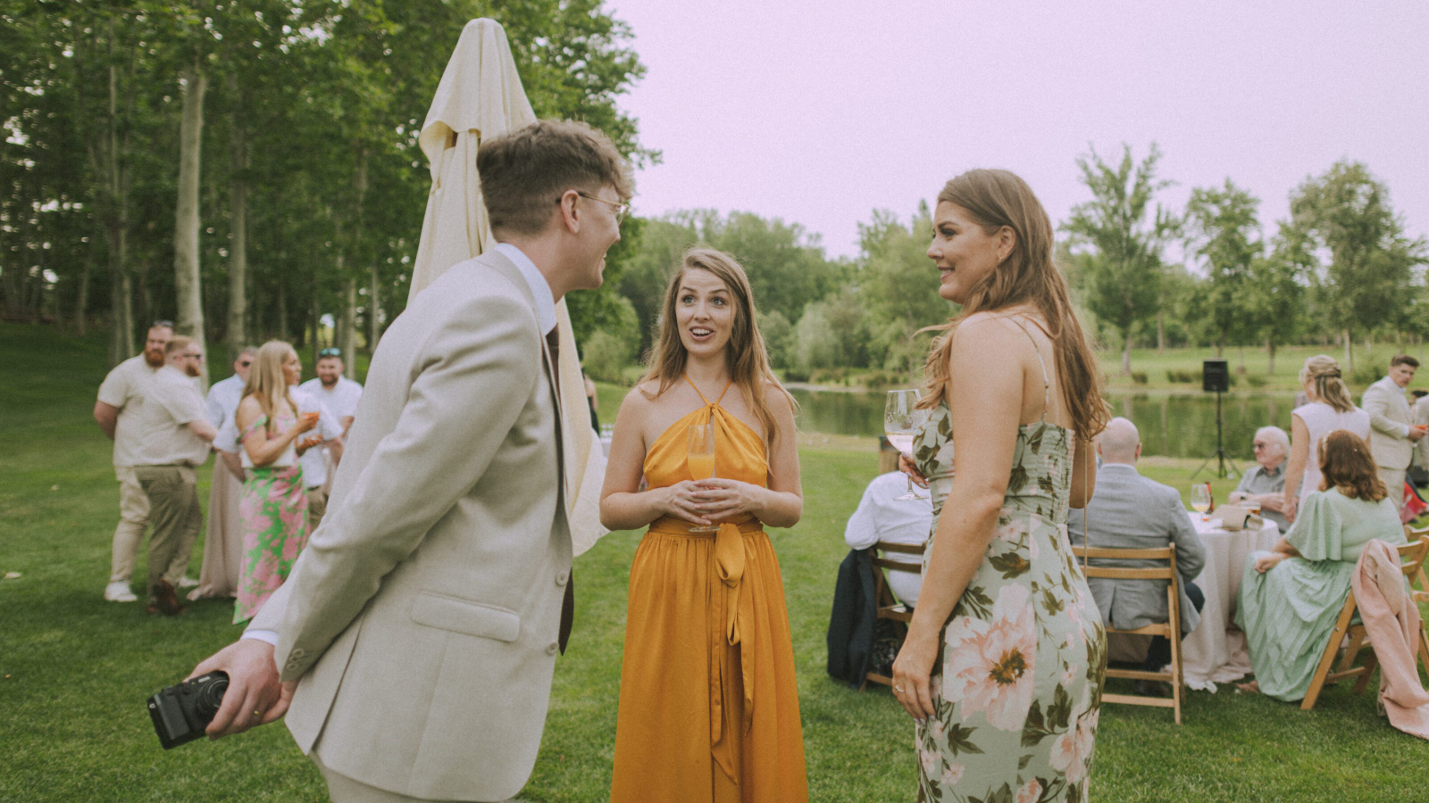 Wedding photographer in Barcelona at La Farinera with authentic style