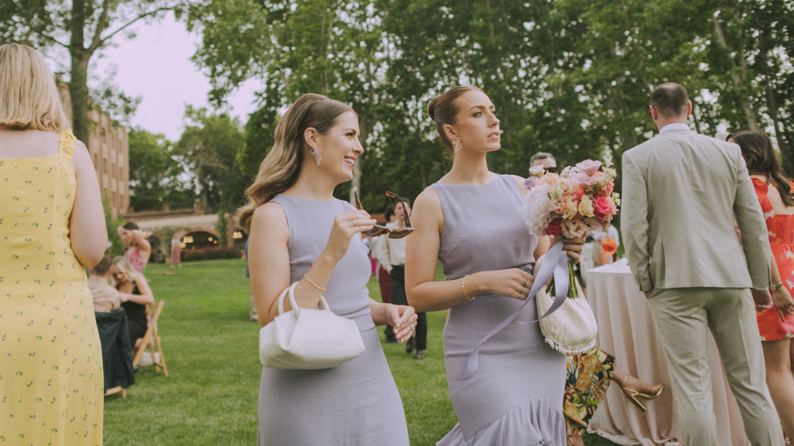 Vintage wedding photographer documenting couples at La Farinera, Barcelona