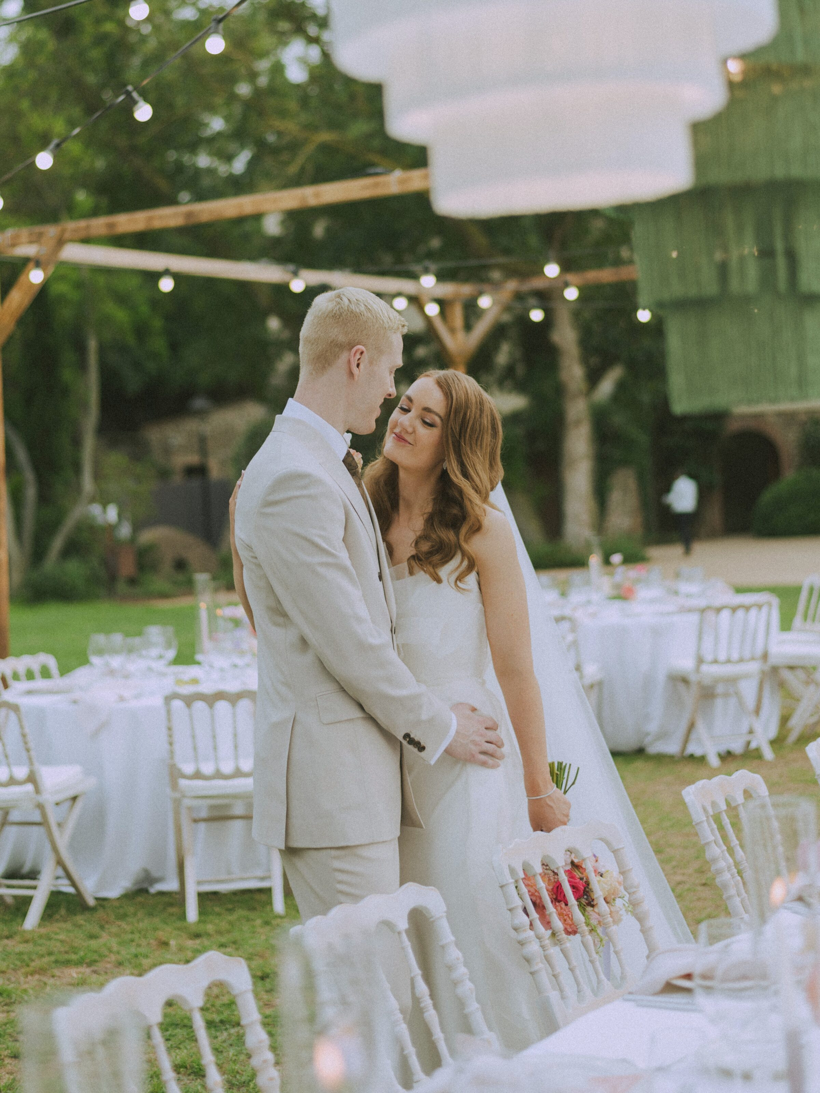 Wedding photographer in Barcelona at La Farinera with candid wedding style Spain