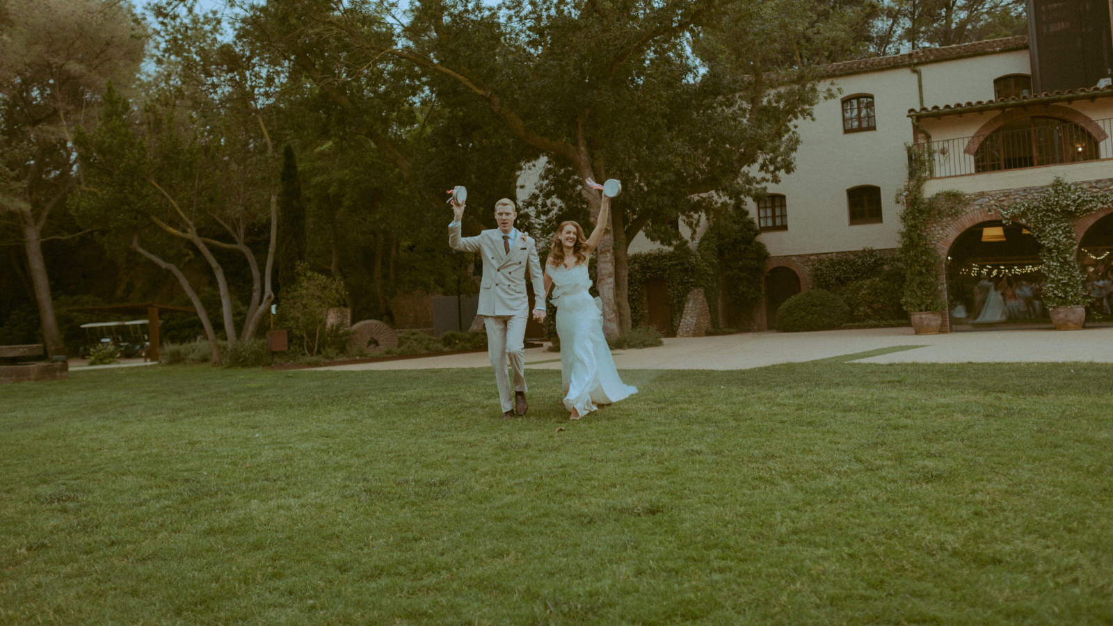Wedding photographer in Barcelona at La Farinera with real wedding look