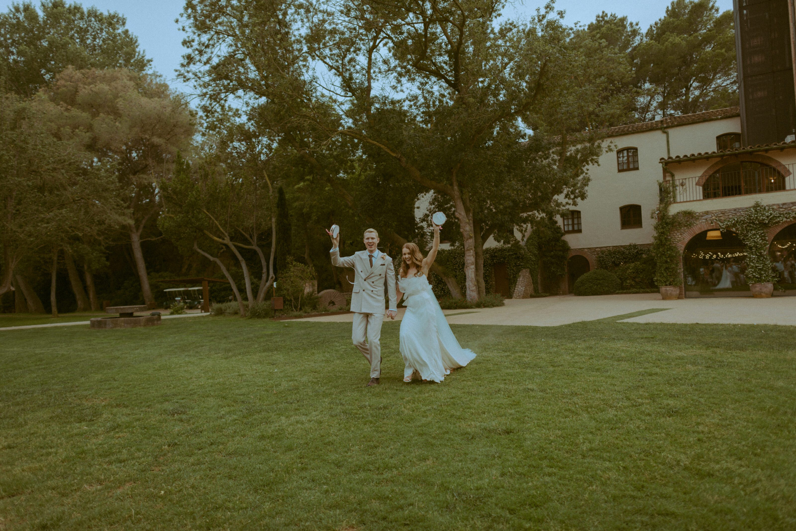 Wedding photographer in Barcelona at La Farinera with luxury wedding look