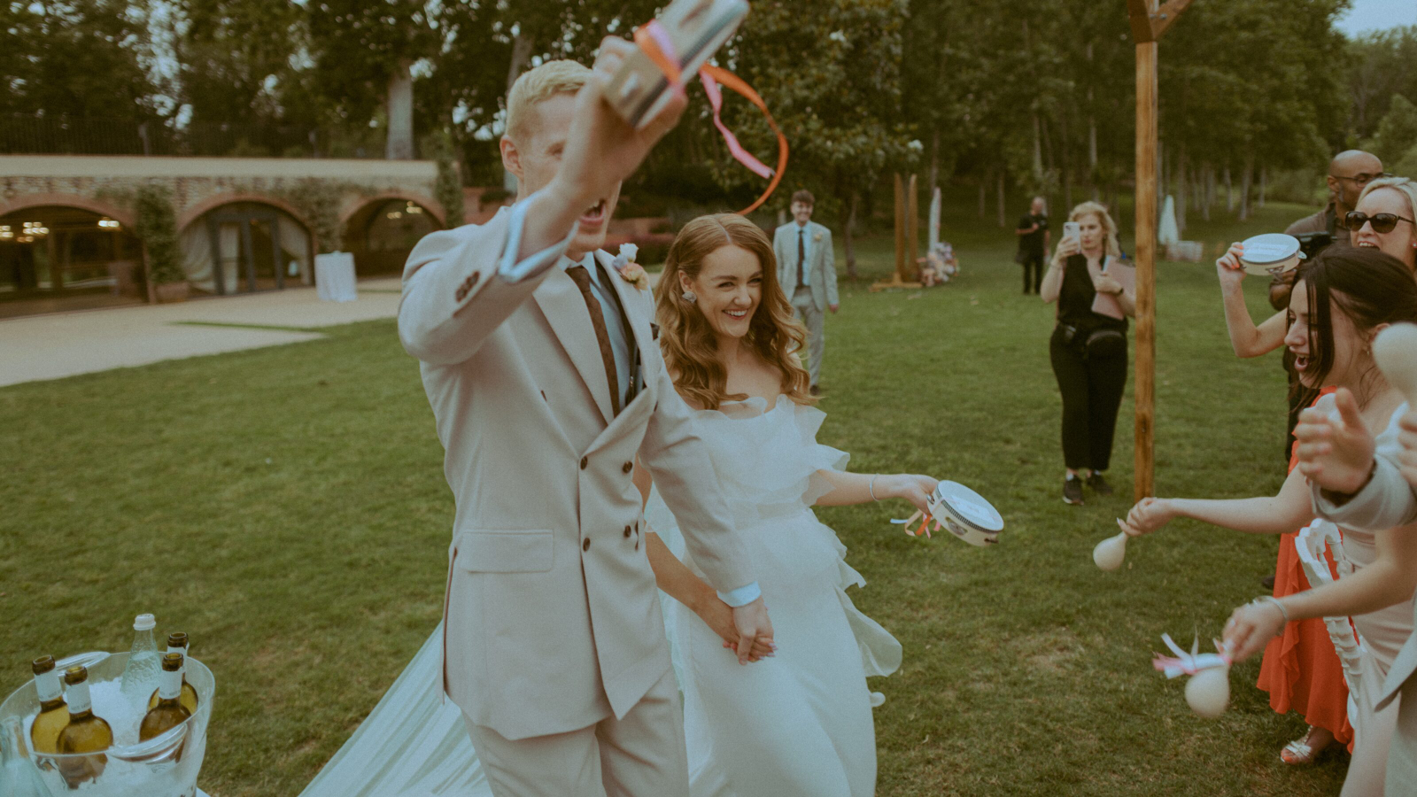 Wedding photographer in Barcelona at La Farinera with professional wedding style
