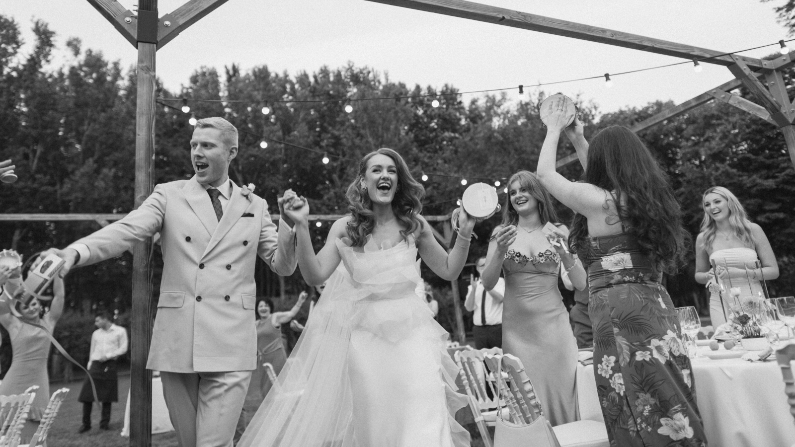 Wedding photographer in Barcelona at La Farinera with candid wedding photography
