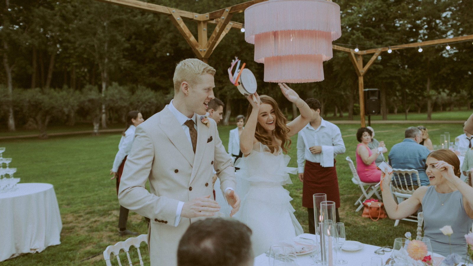 Wedding photographer in Barcelona at La Farinera with analog photography