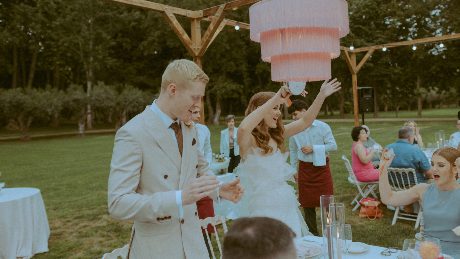 Wedding photographer in Barcelona at La Farinera with real photography