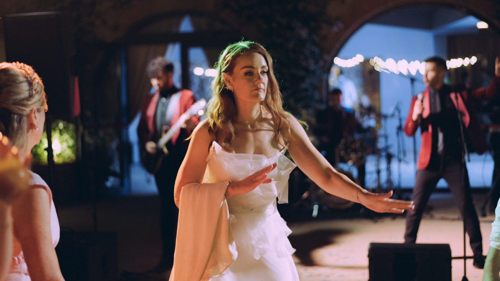 Wedding photographer in Barcelona at La Farinera with vintage style