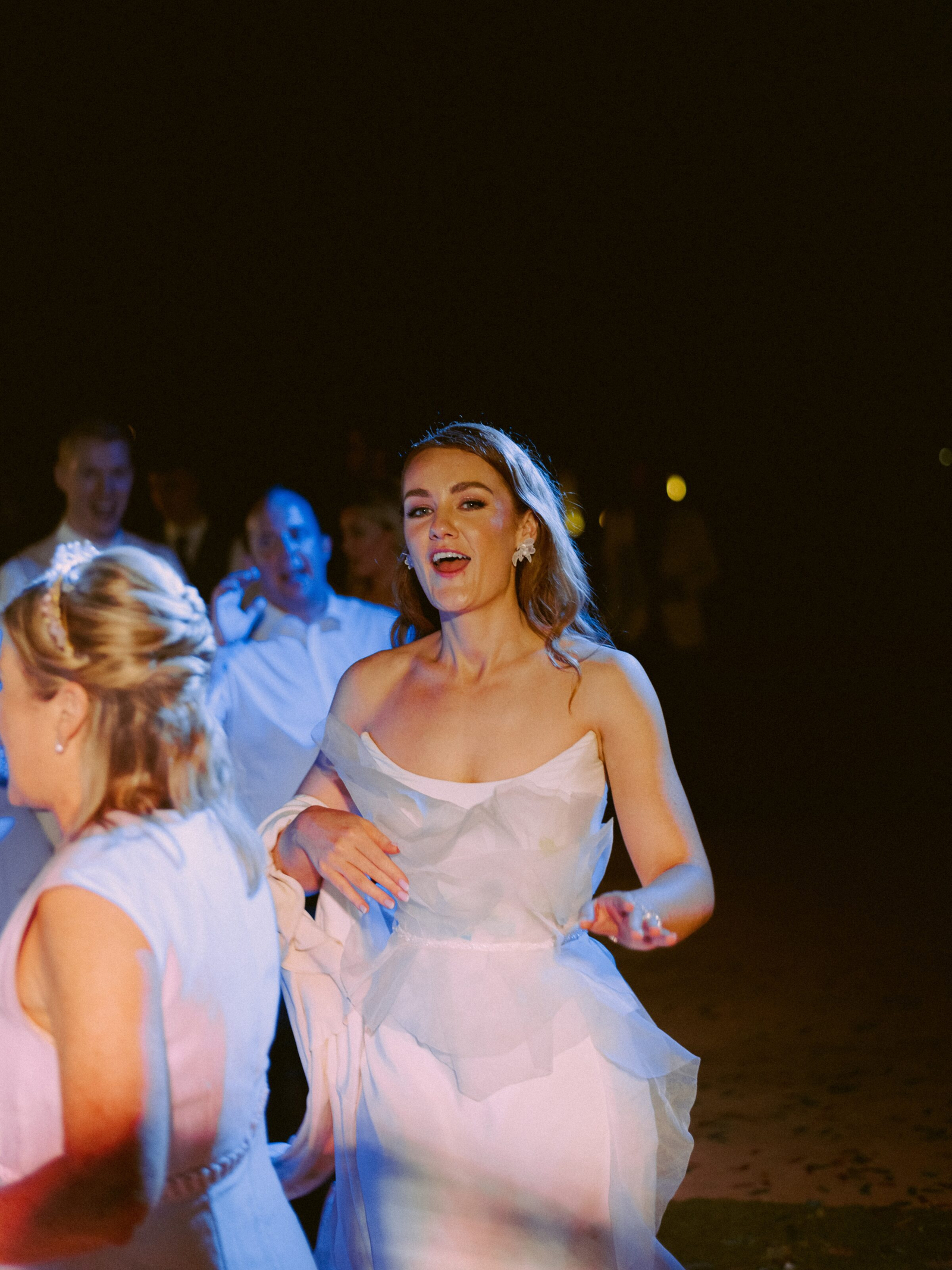 Vintage wedding photographer documenting couples at La Farinera, Barcelona