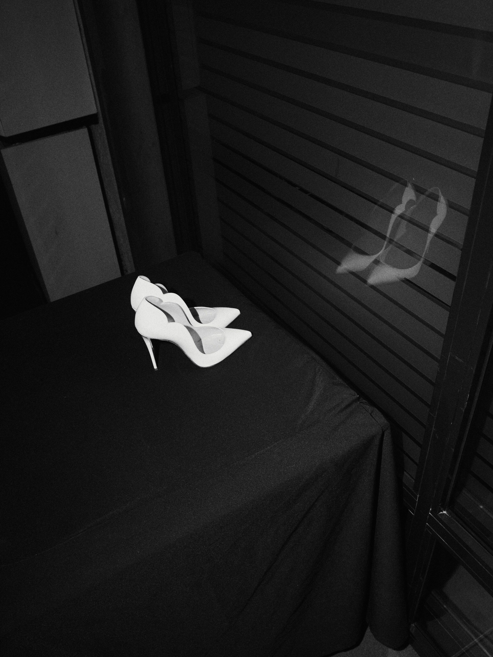 Wedding photographer Barcelona Bridal - photos with bridal dress