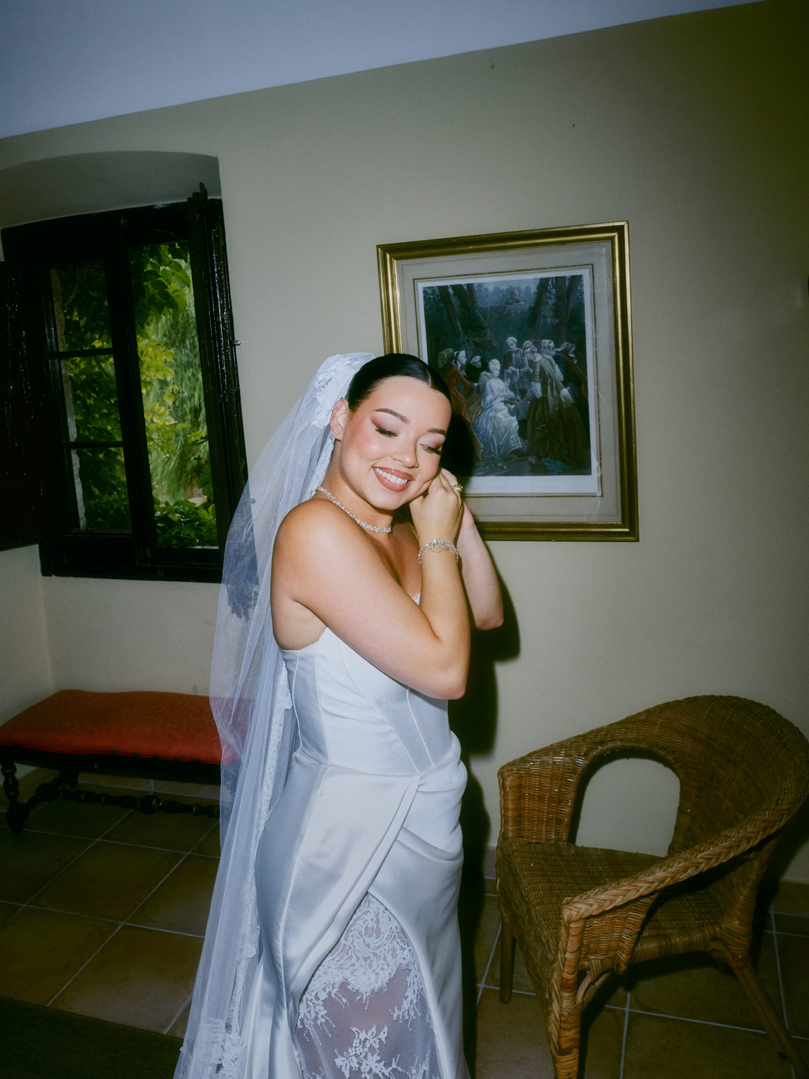 Wedding photographer Barcelona Bridal - photos with bridal dress