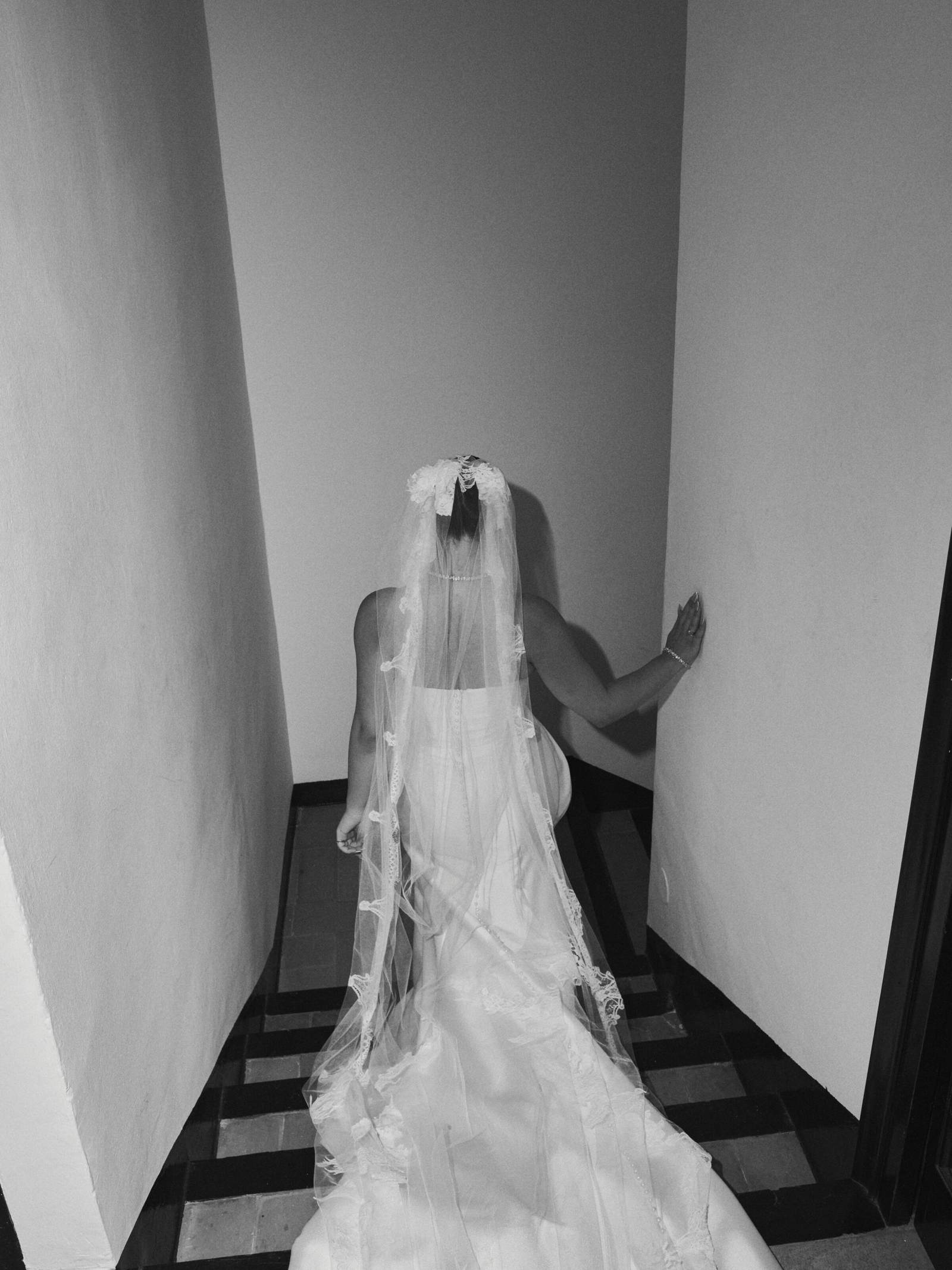 Wedding photographer Barcelona Bridal - photos with bridal dress