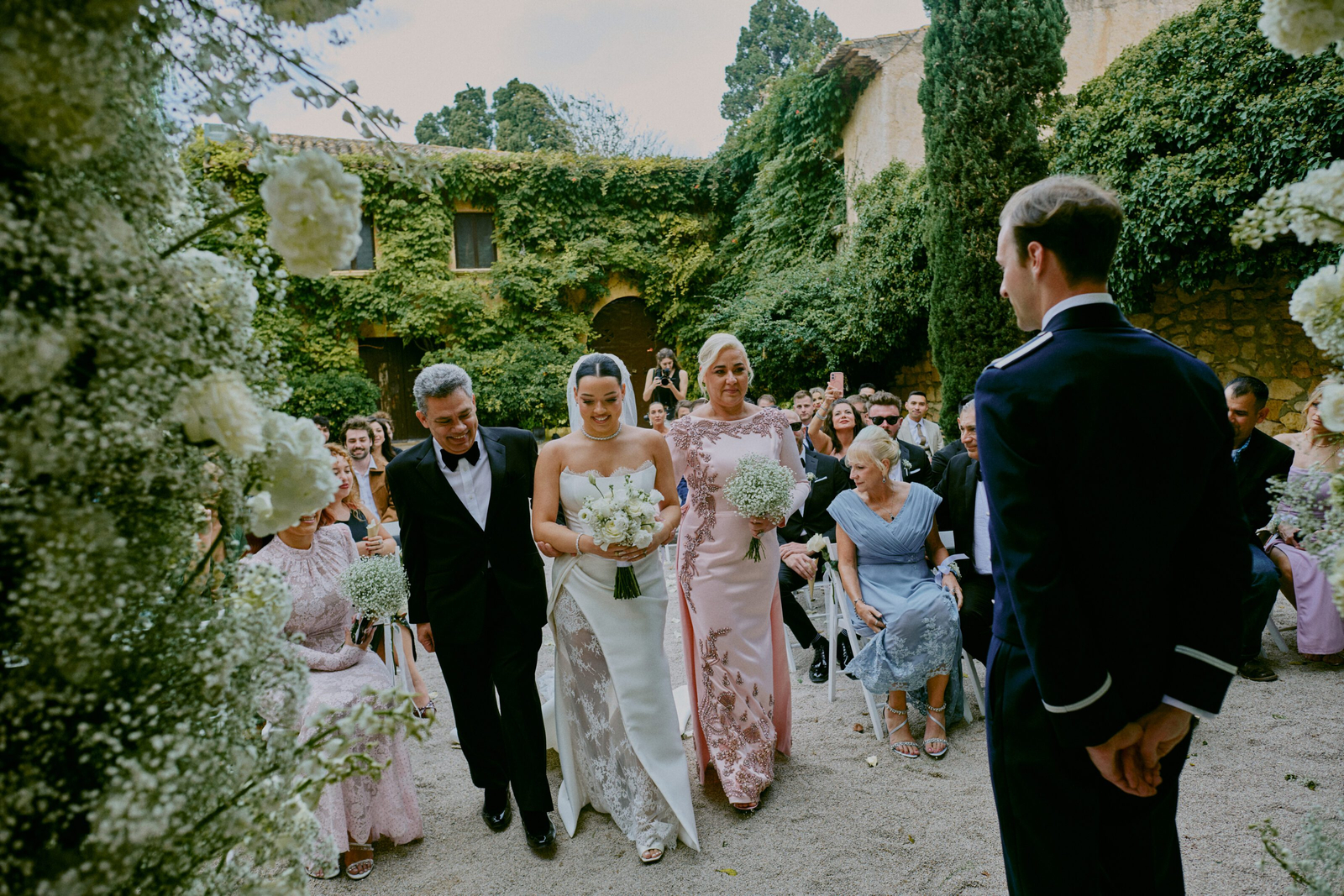 Wedding photographer Barcelona Bridal avenue