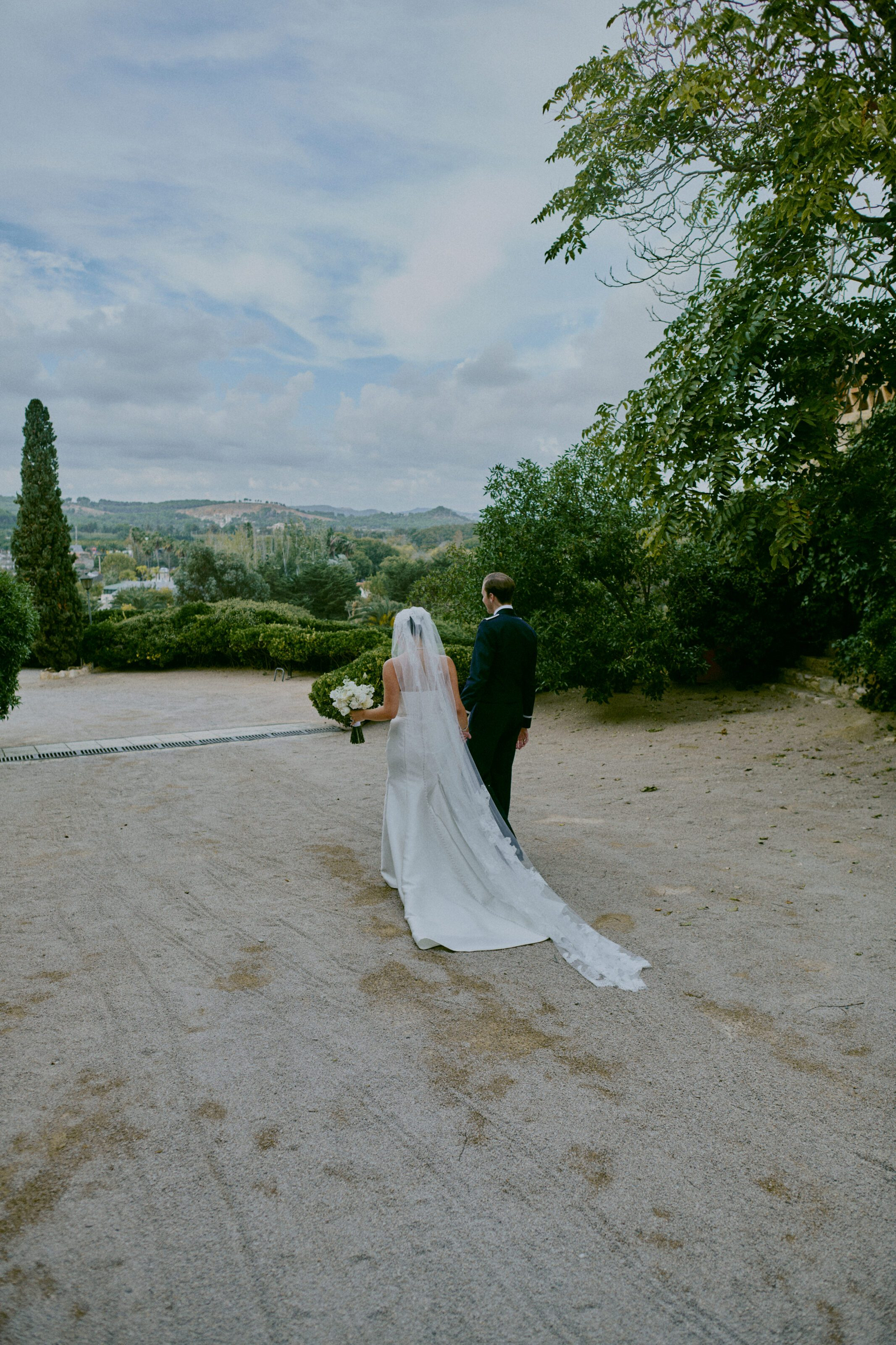 Wedding photographer Barcelona Bridal - photos with bridal dress