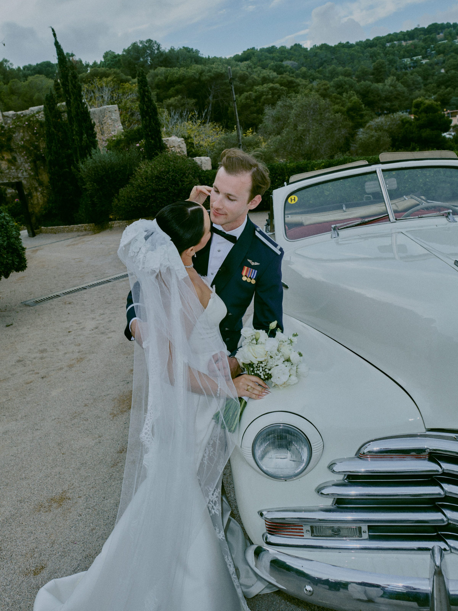 Wedding photographer Barcelona Bridal - photos with bridal dress