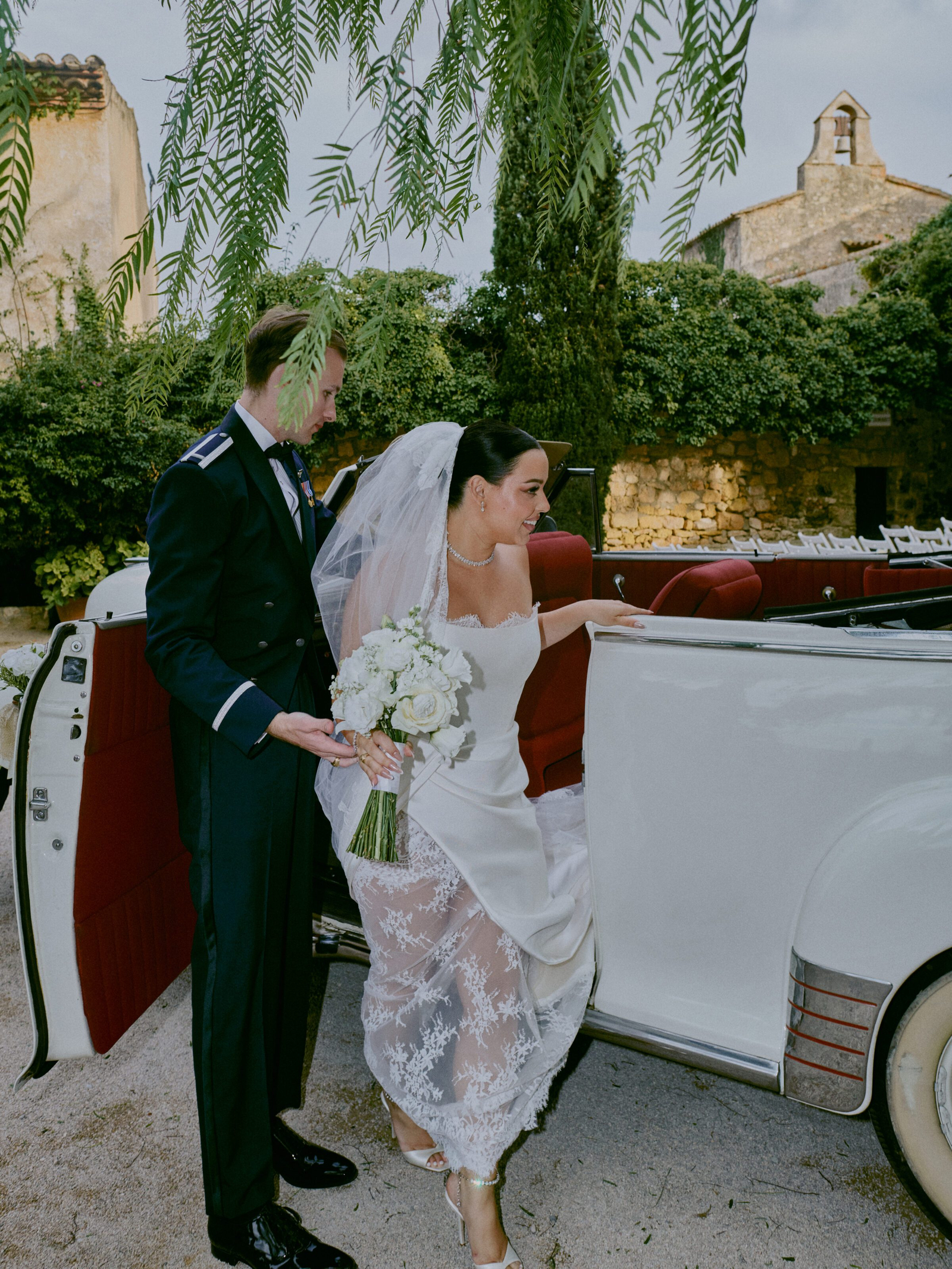 Wedding photographer Barcelona Bridal - photos with bridal dress