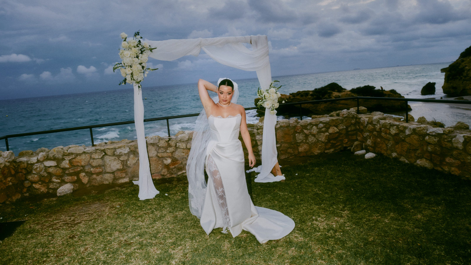 Wedding photographer Barcelona Bridal - photos with bridal dress