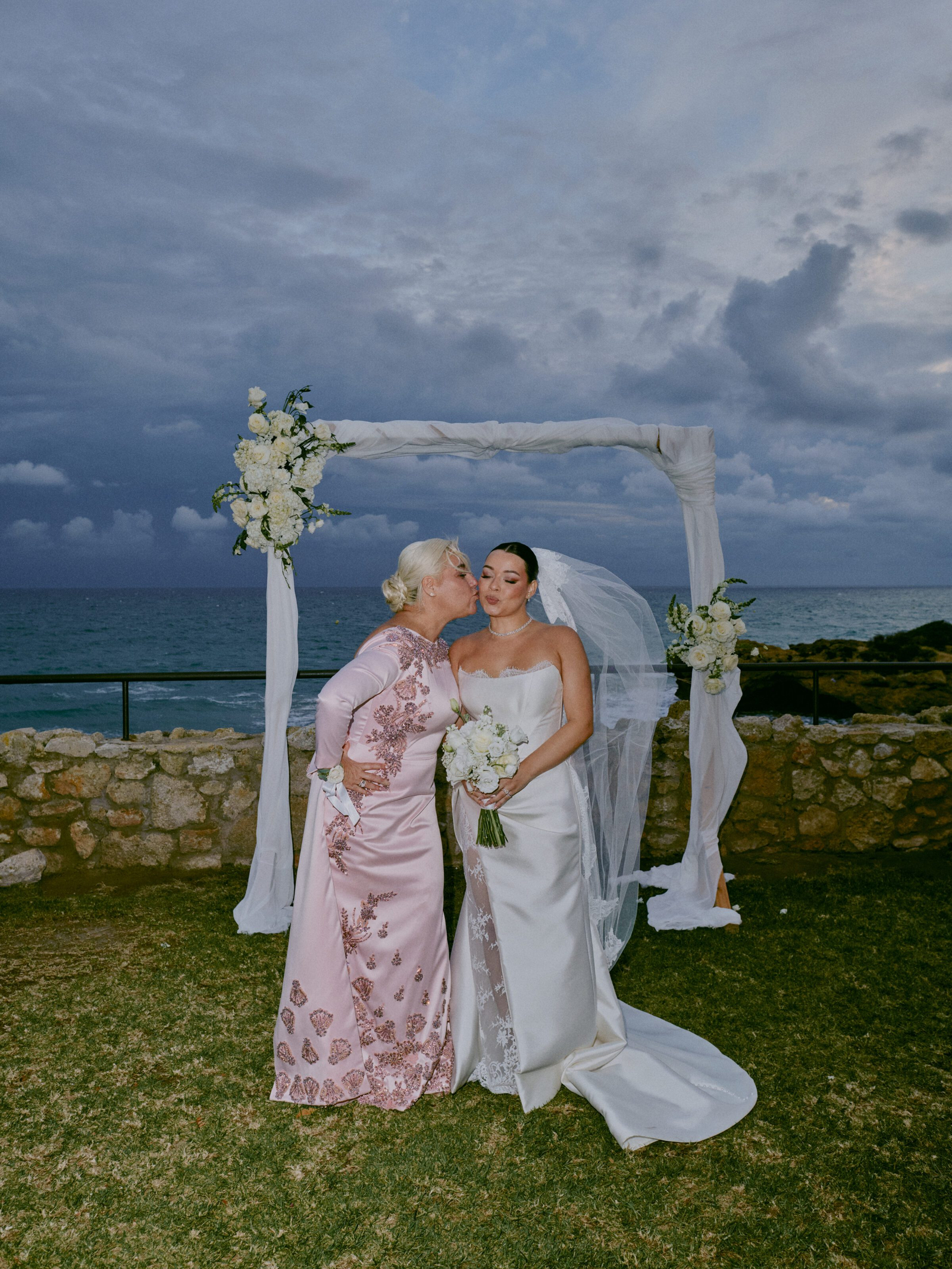 Wedding photographer Barcelona Bridal avenue