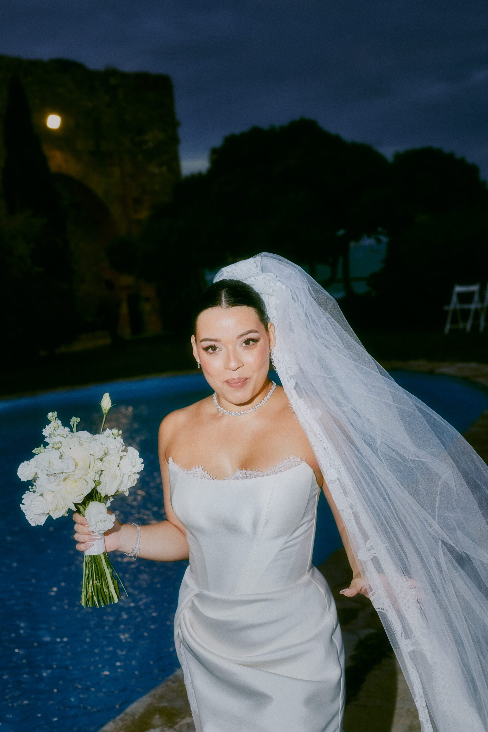 Wedding photographer Barcelona Bridal - photos with bridal dress