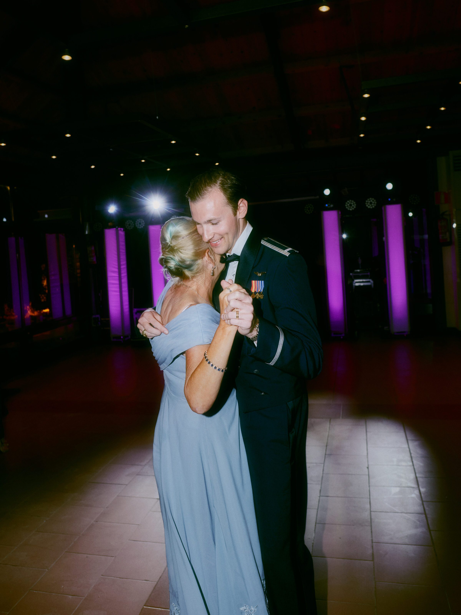Wedding photographer Barcelona Bridal avenue