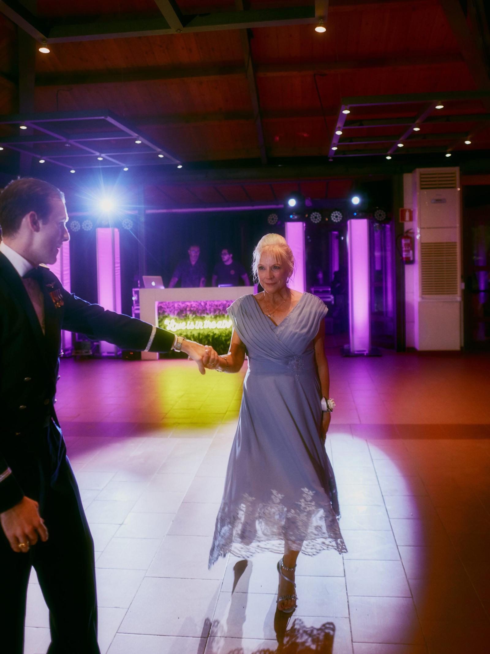Wedding photographer Barcelona Bridal avenue