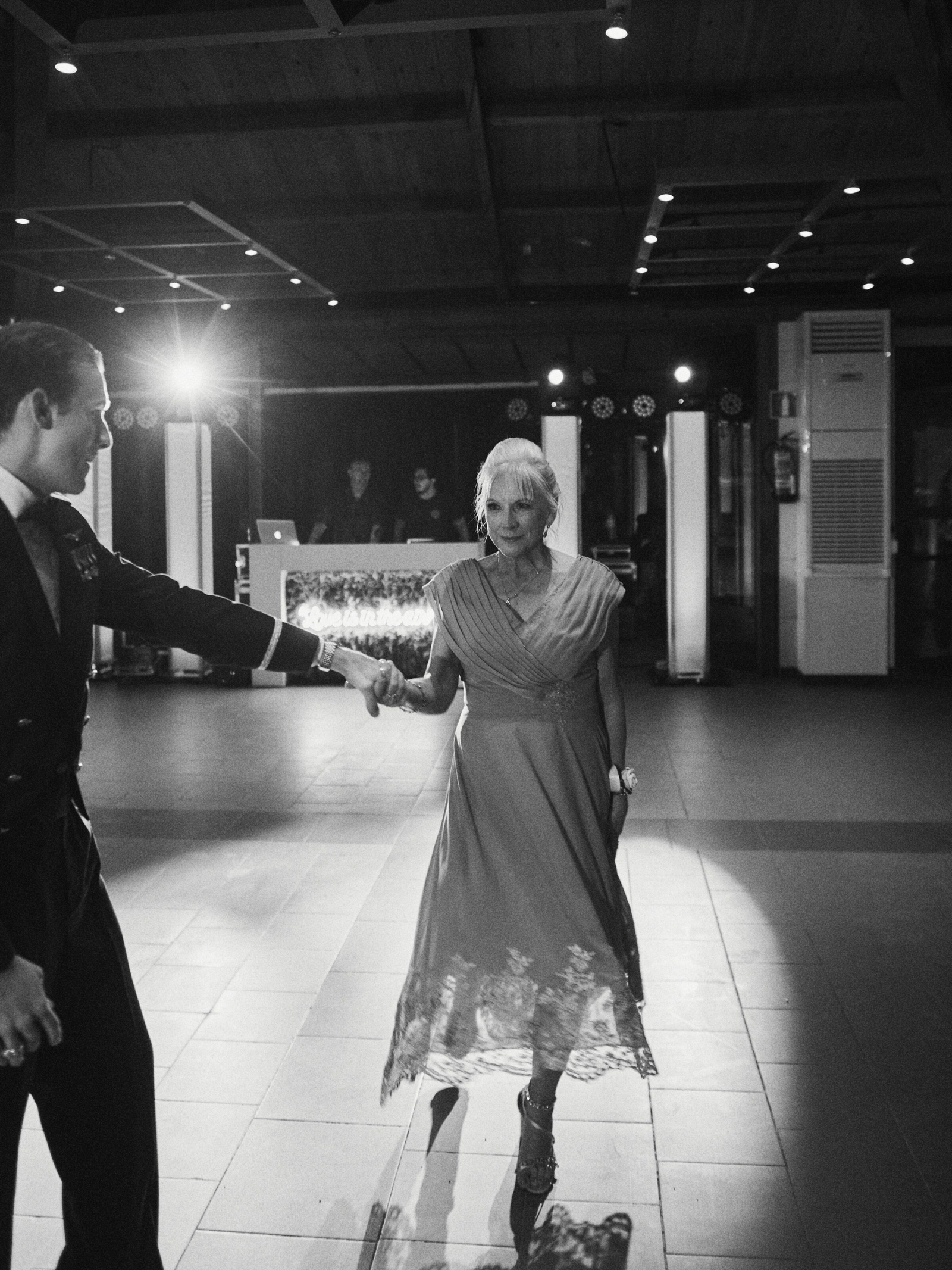 Wedding photographer Barcelona Bridal - photos with bridal dress
