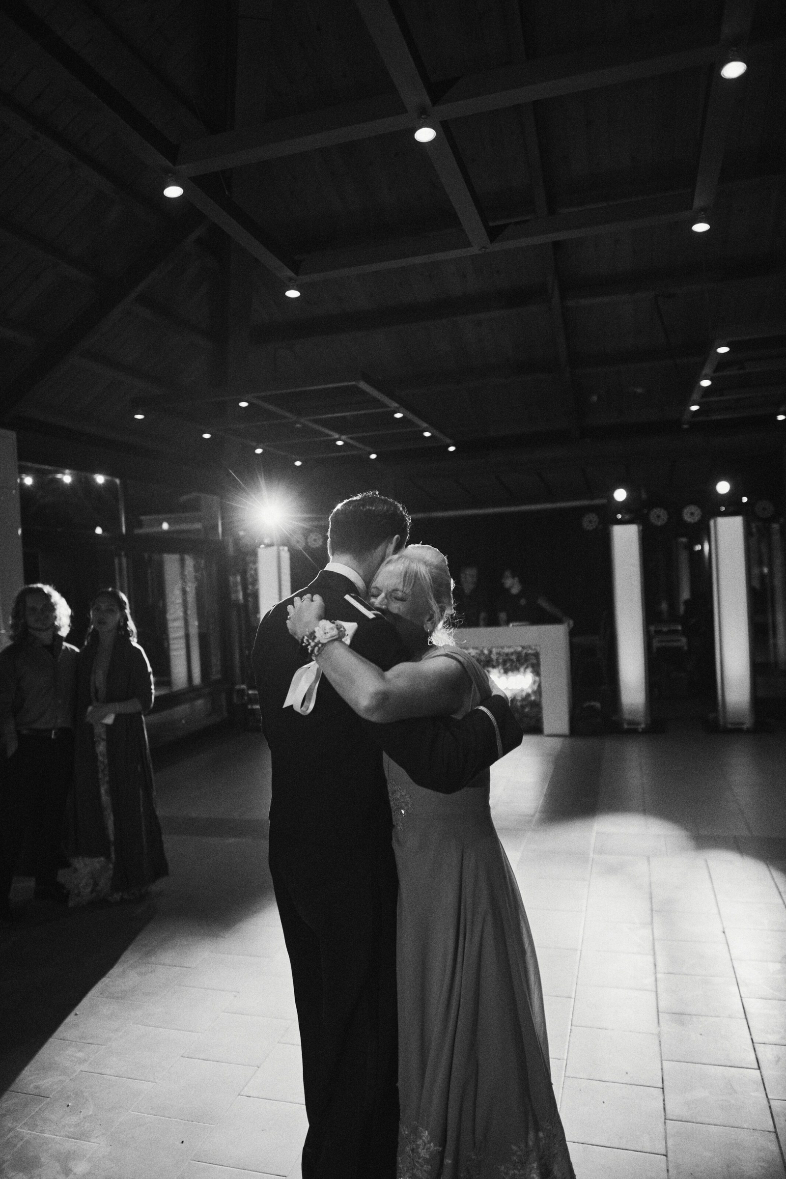 Wedding photographer Barcelona Bridal avenue
