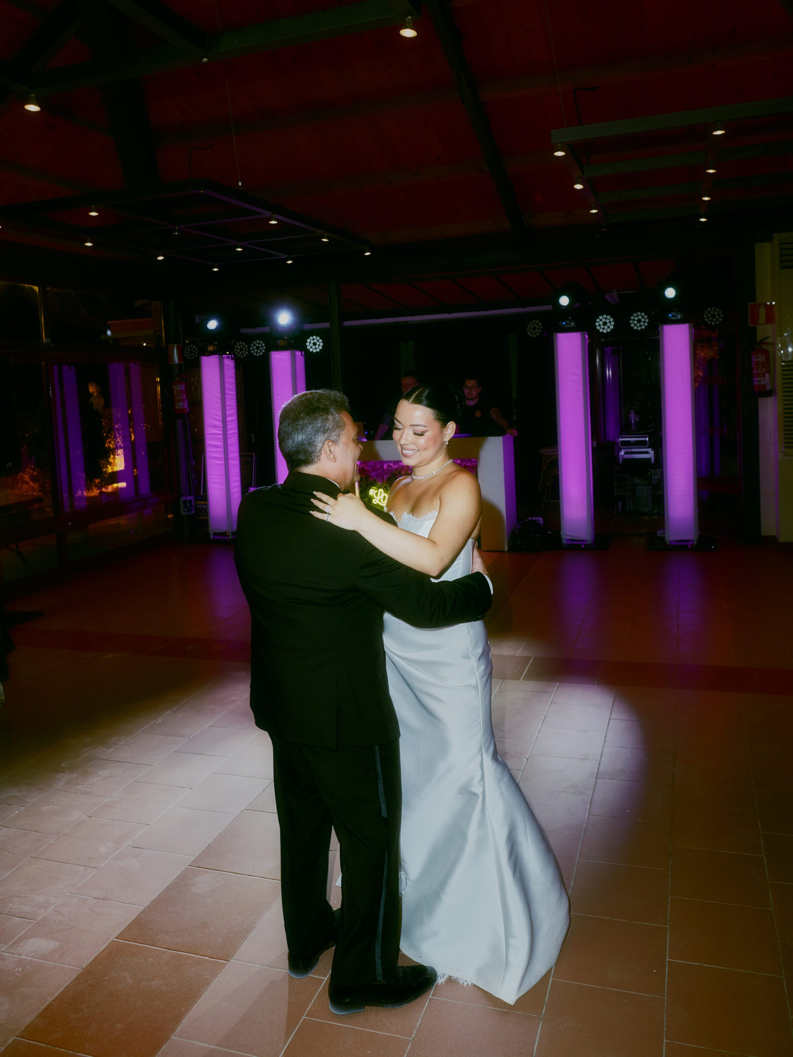 Wedding photographer Barcelona Bridal avenue