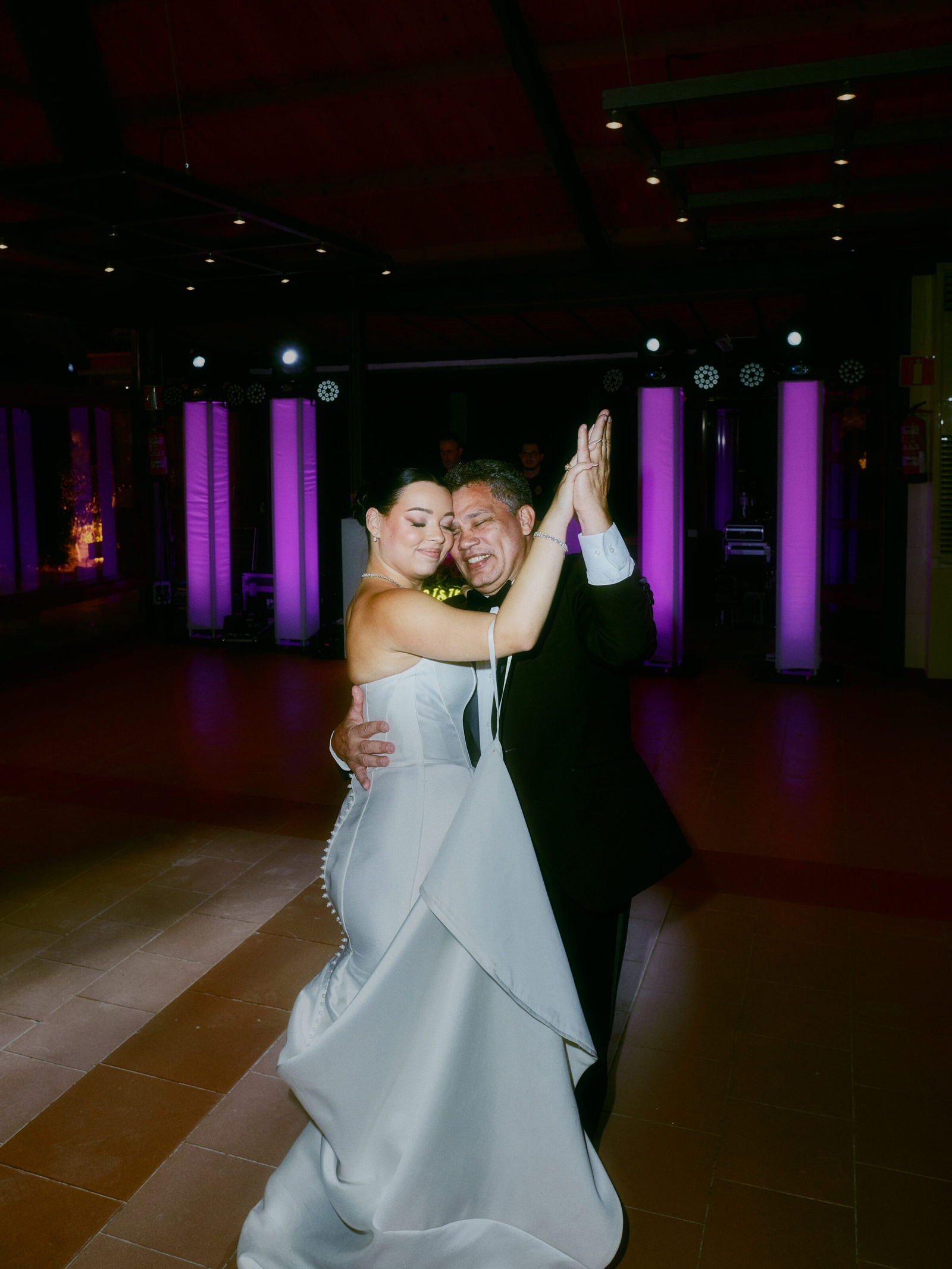 Wedding photographer Barcelona Bridal - photos with bridal dress