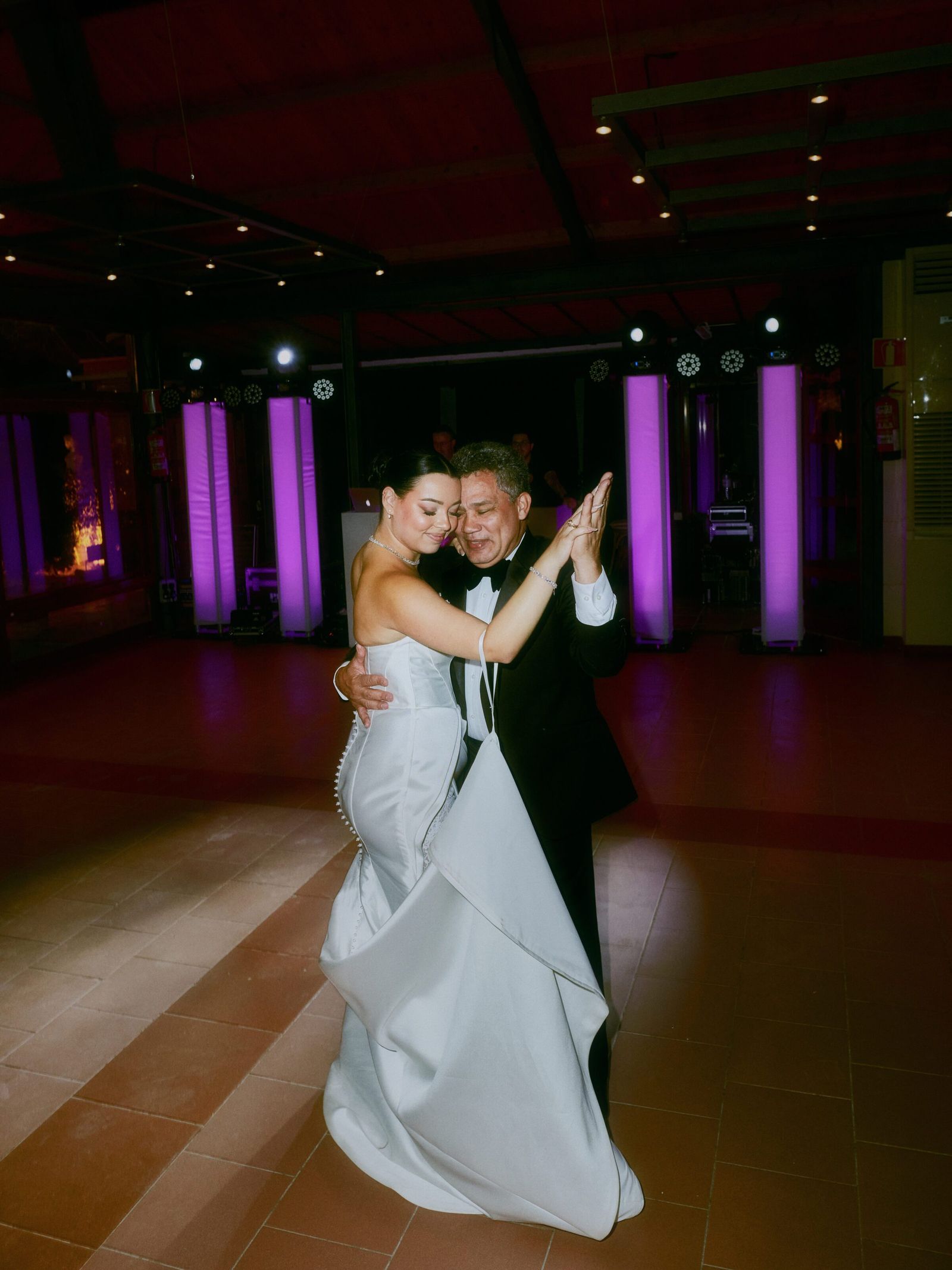 Wedding photographer Barcelona Bridal avenue