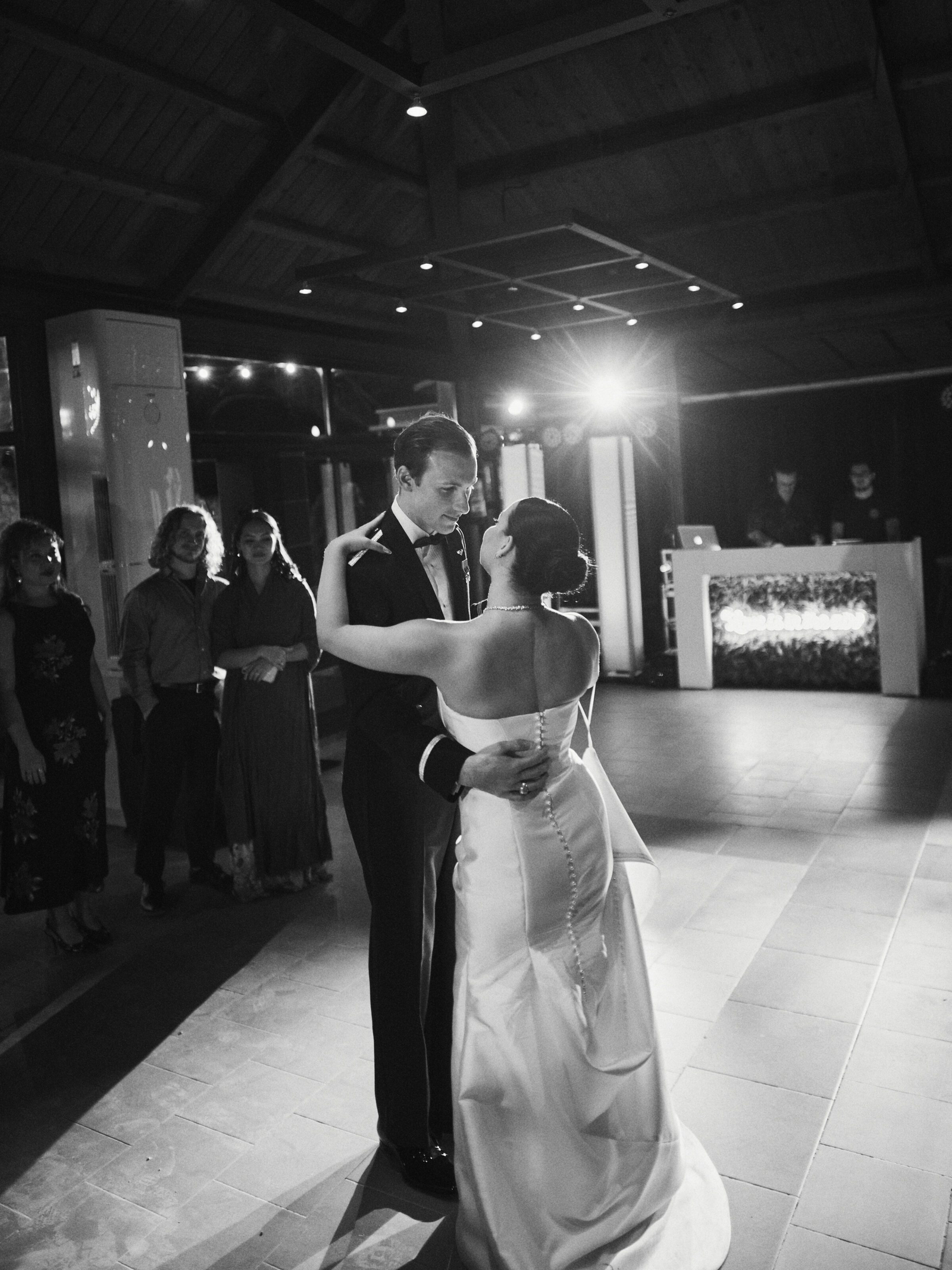 Wedding photographer Barcelona Bridal avenue