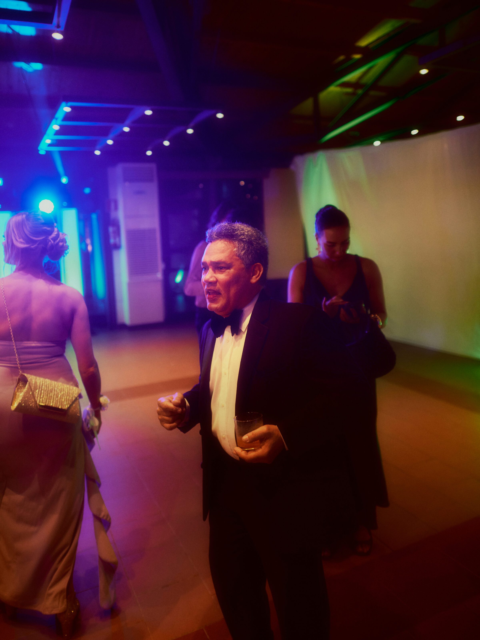 Wedding photographer Barcelona Bridal avenue