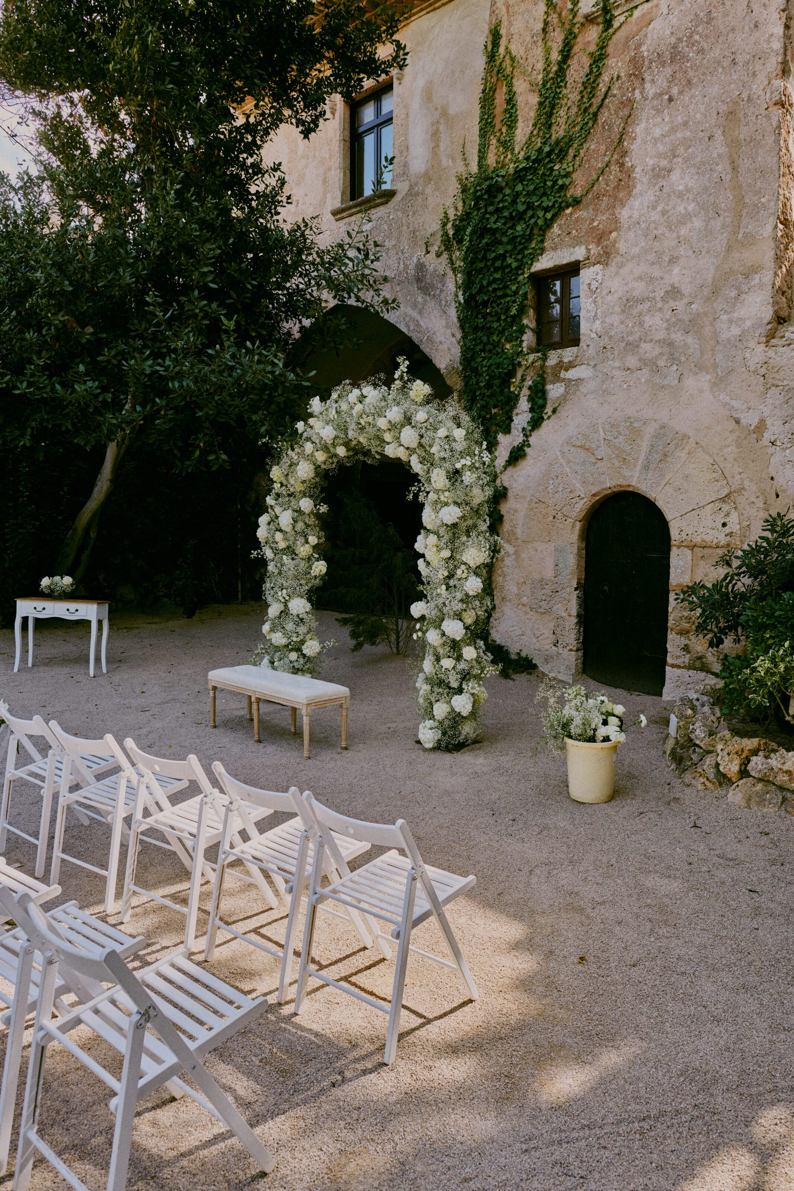 Wedding photographer Barcelona Bridal - photos with bridal dress